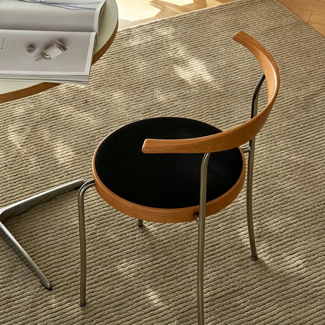 Puwabi X6237 Minimalist Floating Crescent Metal Dining Chair | Contract Furniture MOQ 50