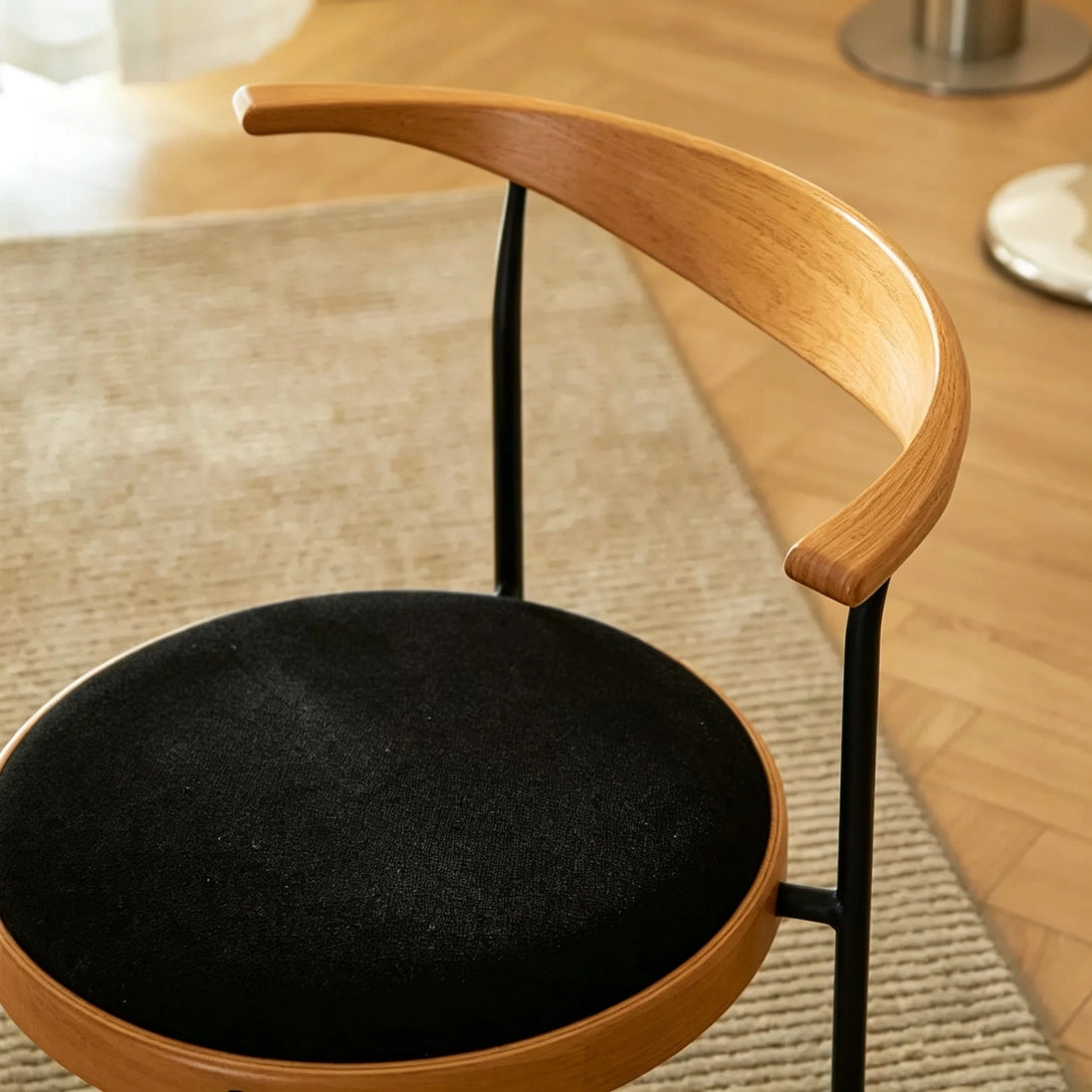 Puwabi X6237 Minimalist Floating Crescent Metal Dining Chair | Contract Furniture MOQ 50