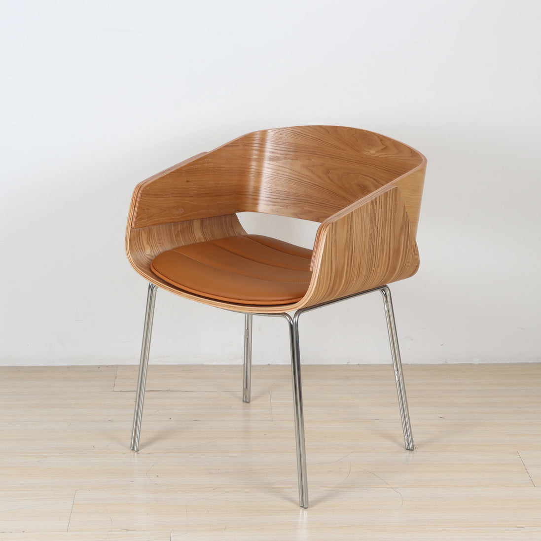 Puwabi X6057 mid-century bentwood dining chair with smooth curved wooden seat and tapered legs, natural finish.