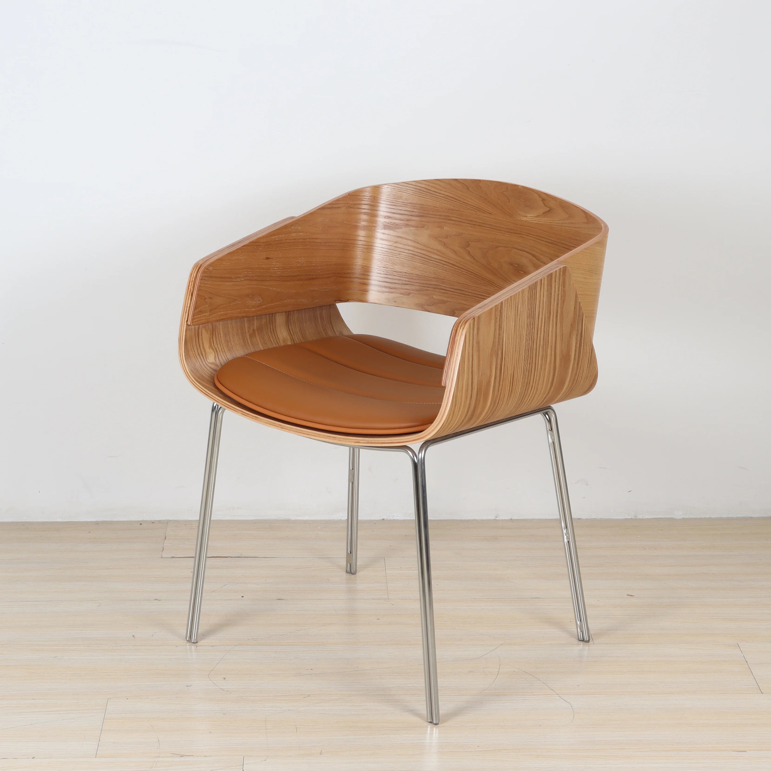 Puwabi X6057 mid-century bentwood dining chair with smooth curved wooden seat and tapered legs, natural finish.